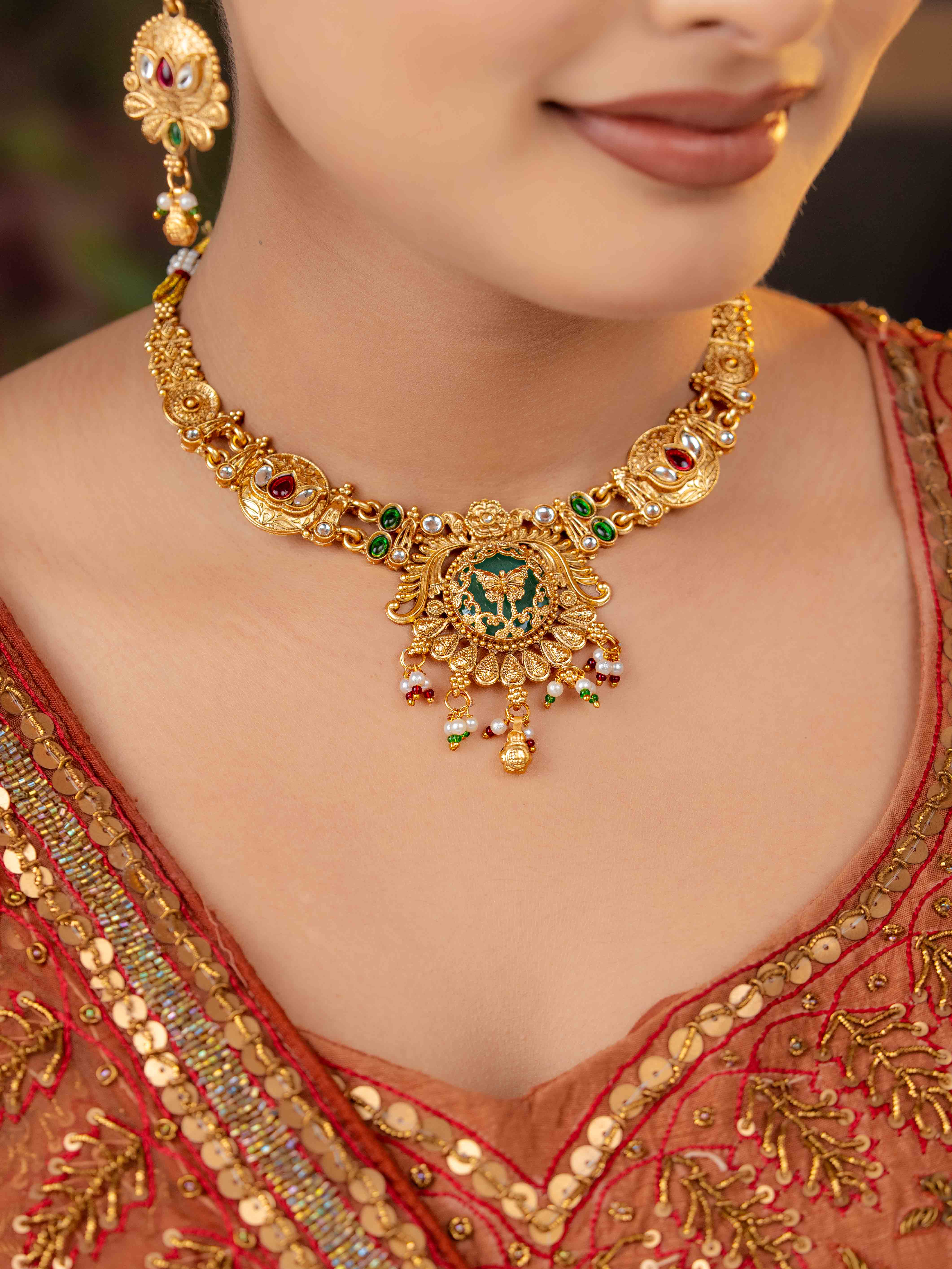 Mrinala Necklace Set