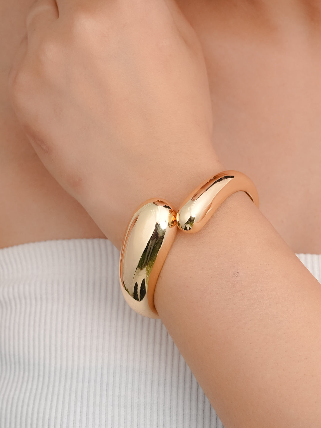 Amelia Adorn Bracelet.     (18K Gold Plated)