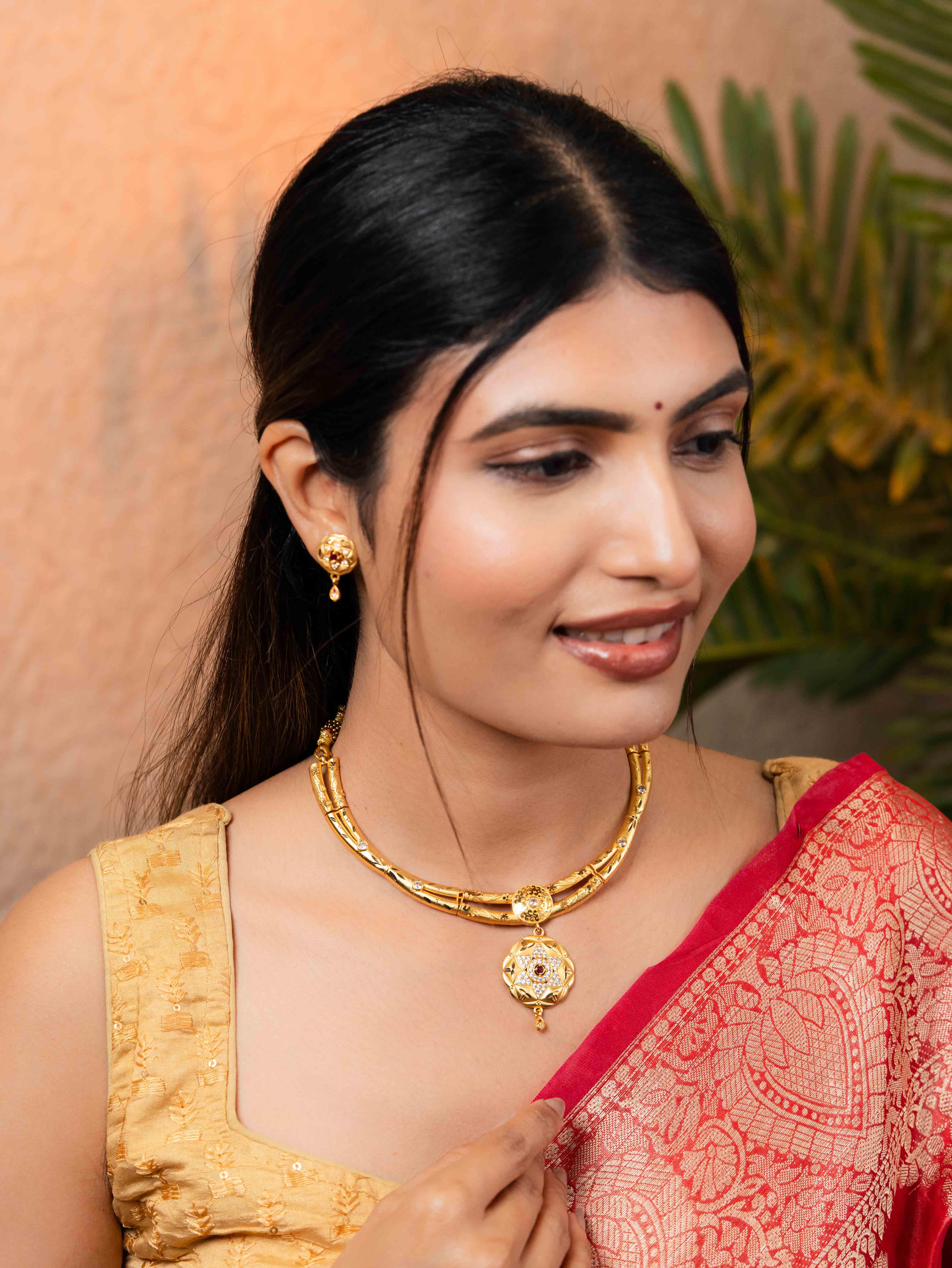 Saisha gold necklace set (Dark Pink)