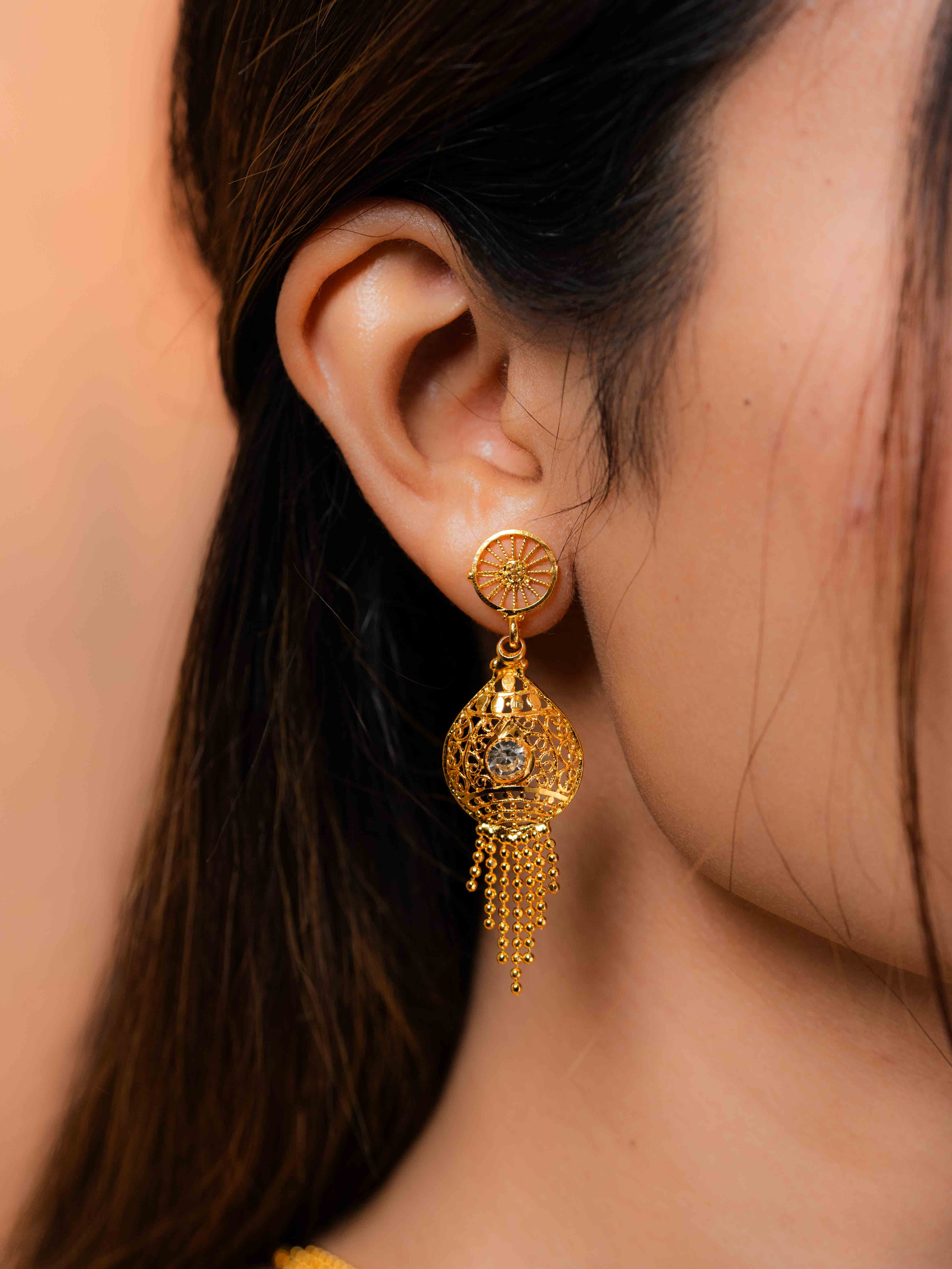 Yuvanshi gold necklace set