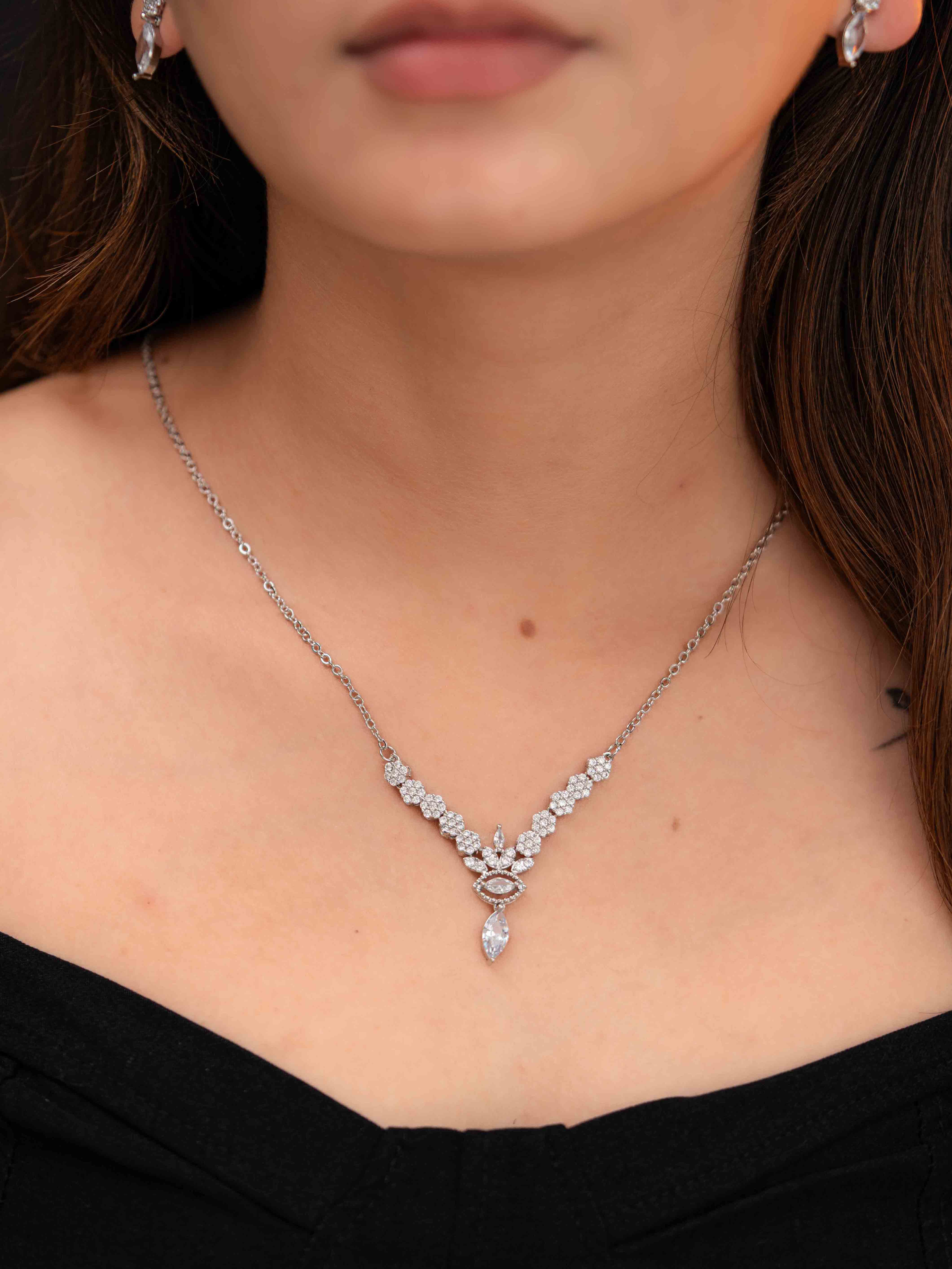 Shine Silver Necklace Set