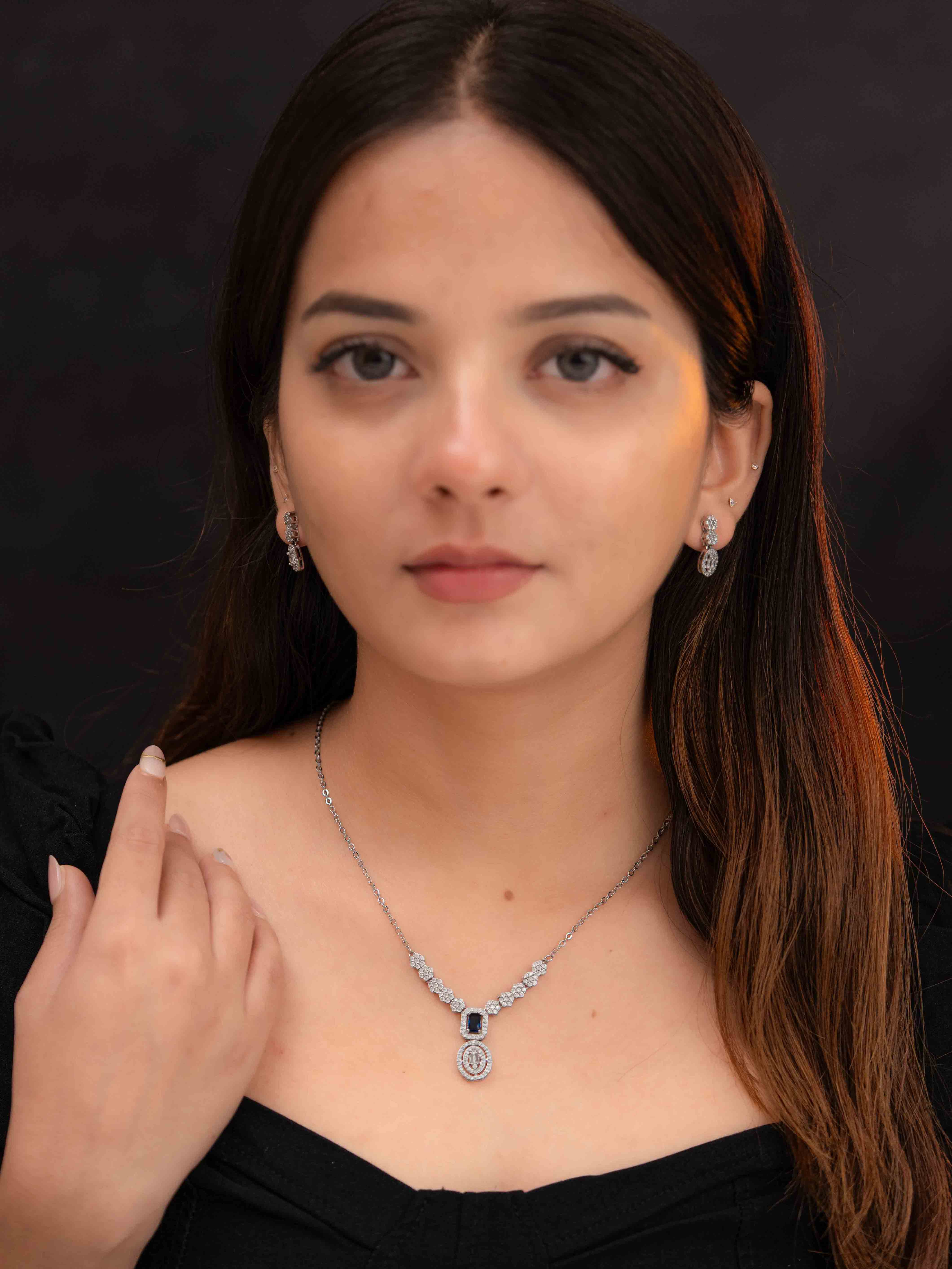 Vela Silver Necklace Set
