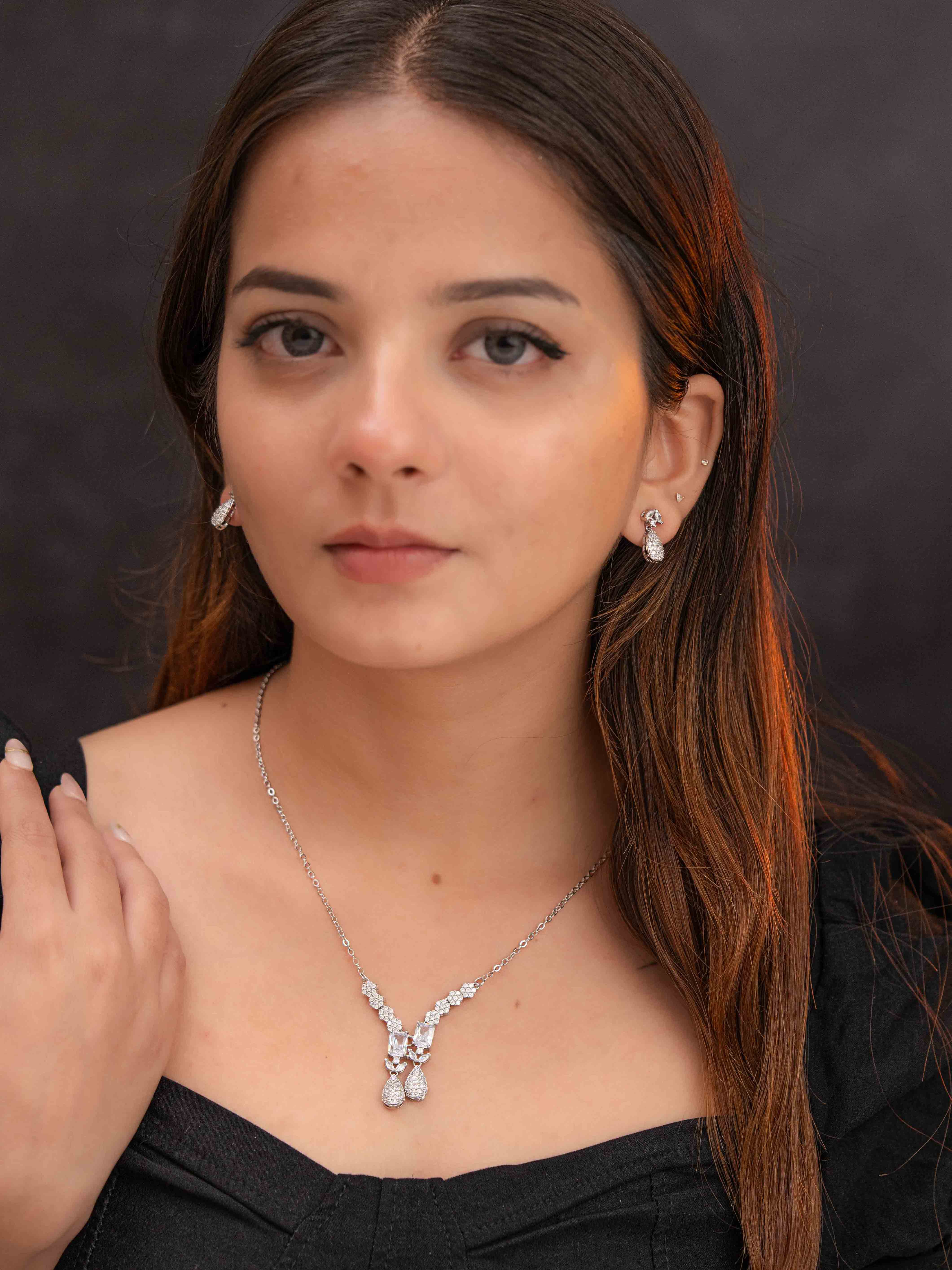 Nyra Silver Necklace Set