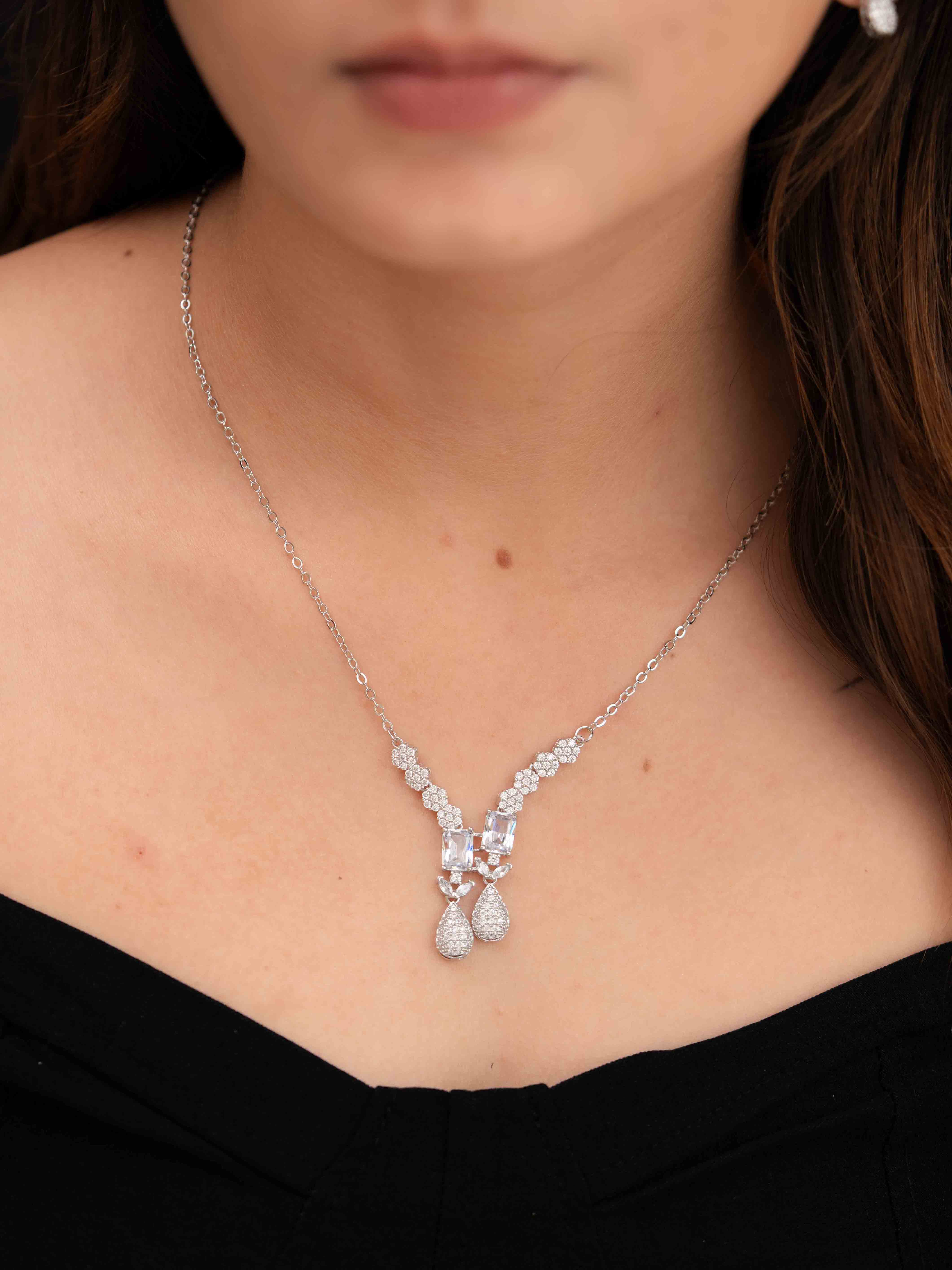 Nyra Silver Necklace Set