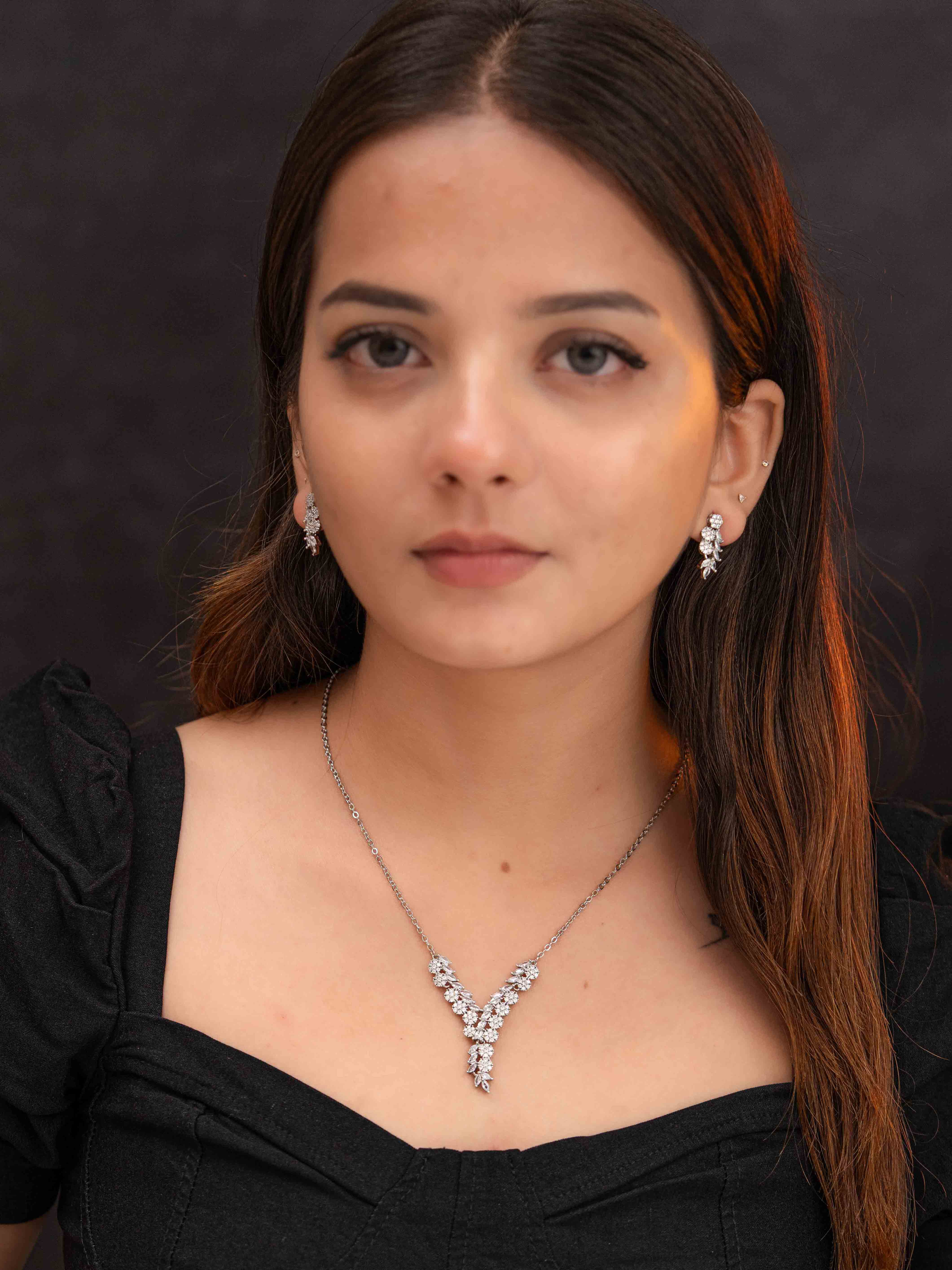 Pruvi Silver Necklace Set