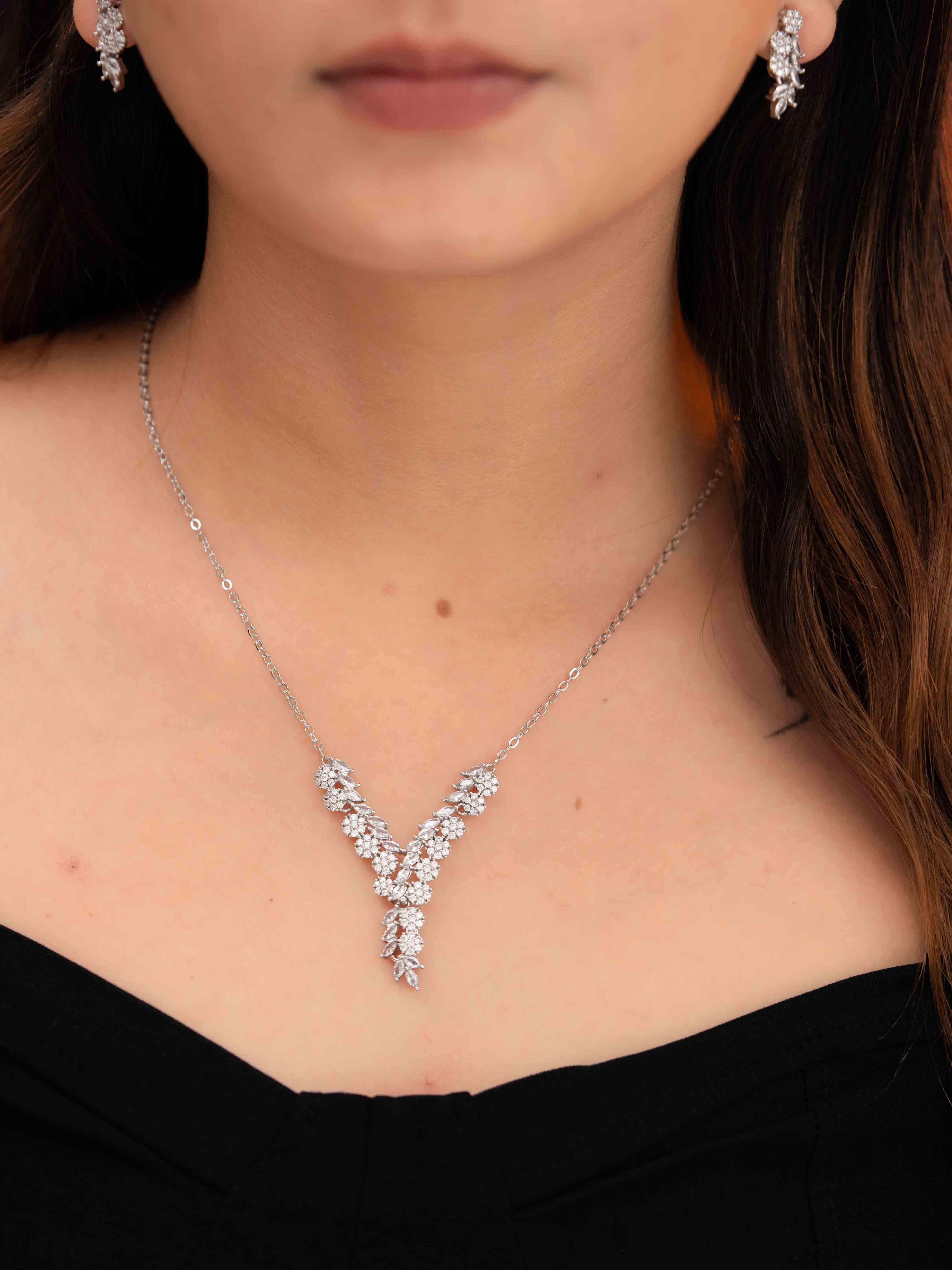 Pruvi Silver Necklace Set
