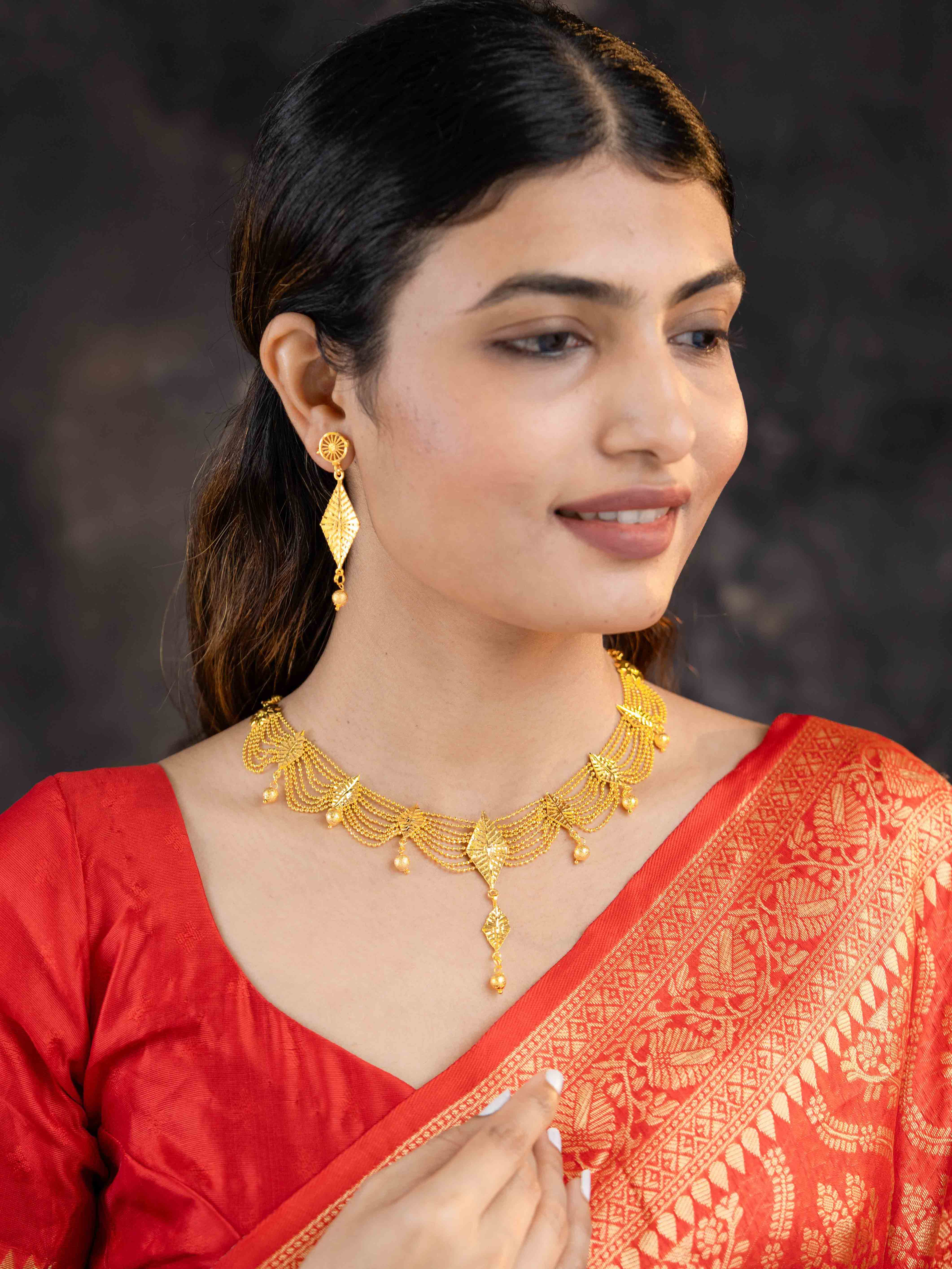 Aishwarya gold necklace set