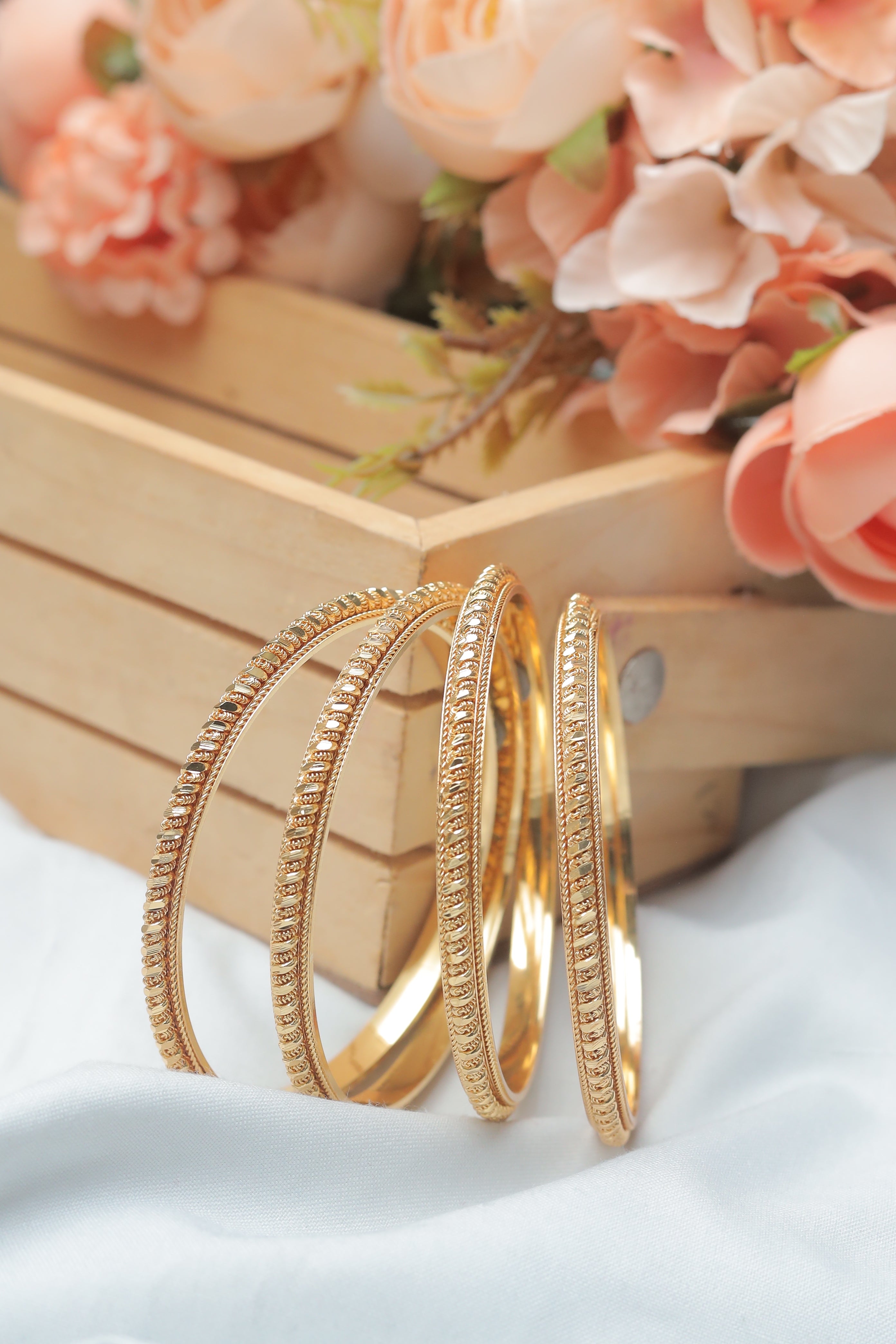 Maanya Bangle. (Set of 4)