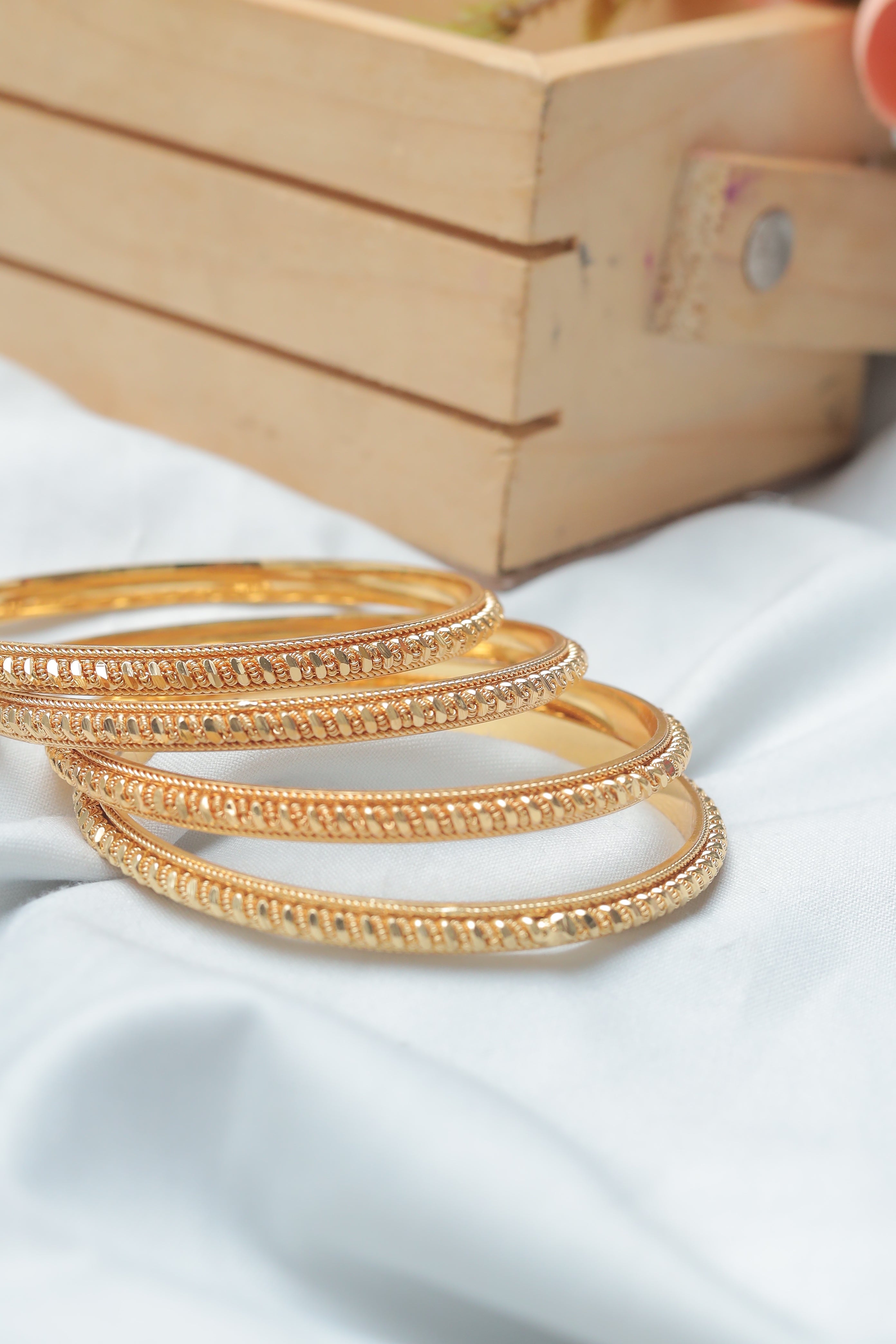 Maanya Bangle. (Set of 4)