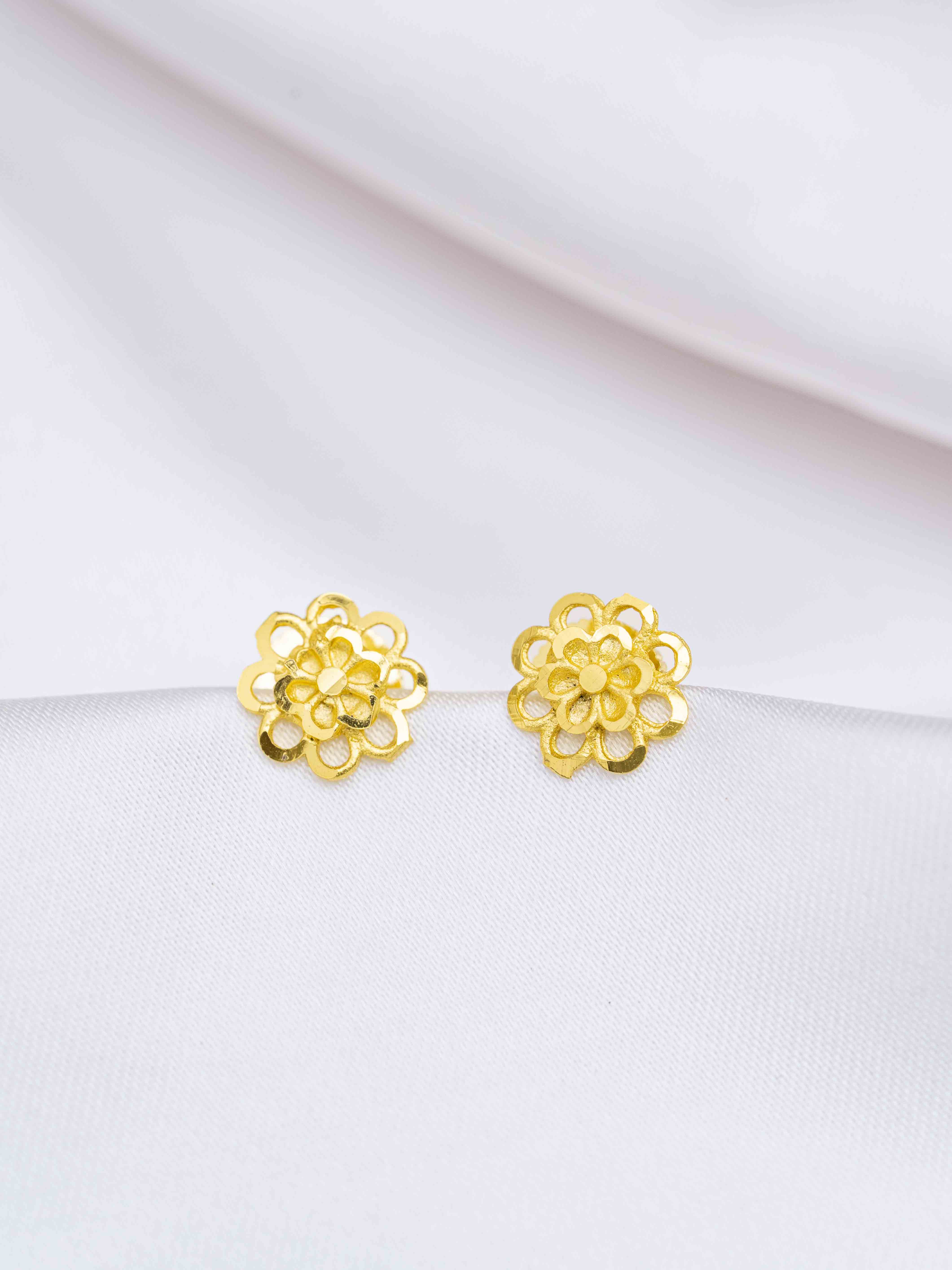Raghvi Kudi Earrings