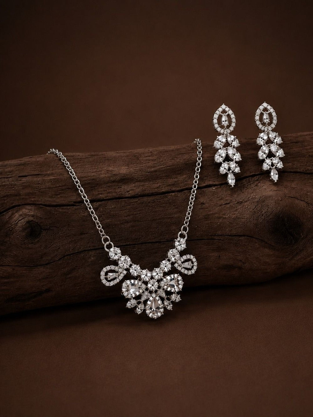 Esha Silver Necklace Set