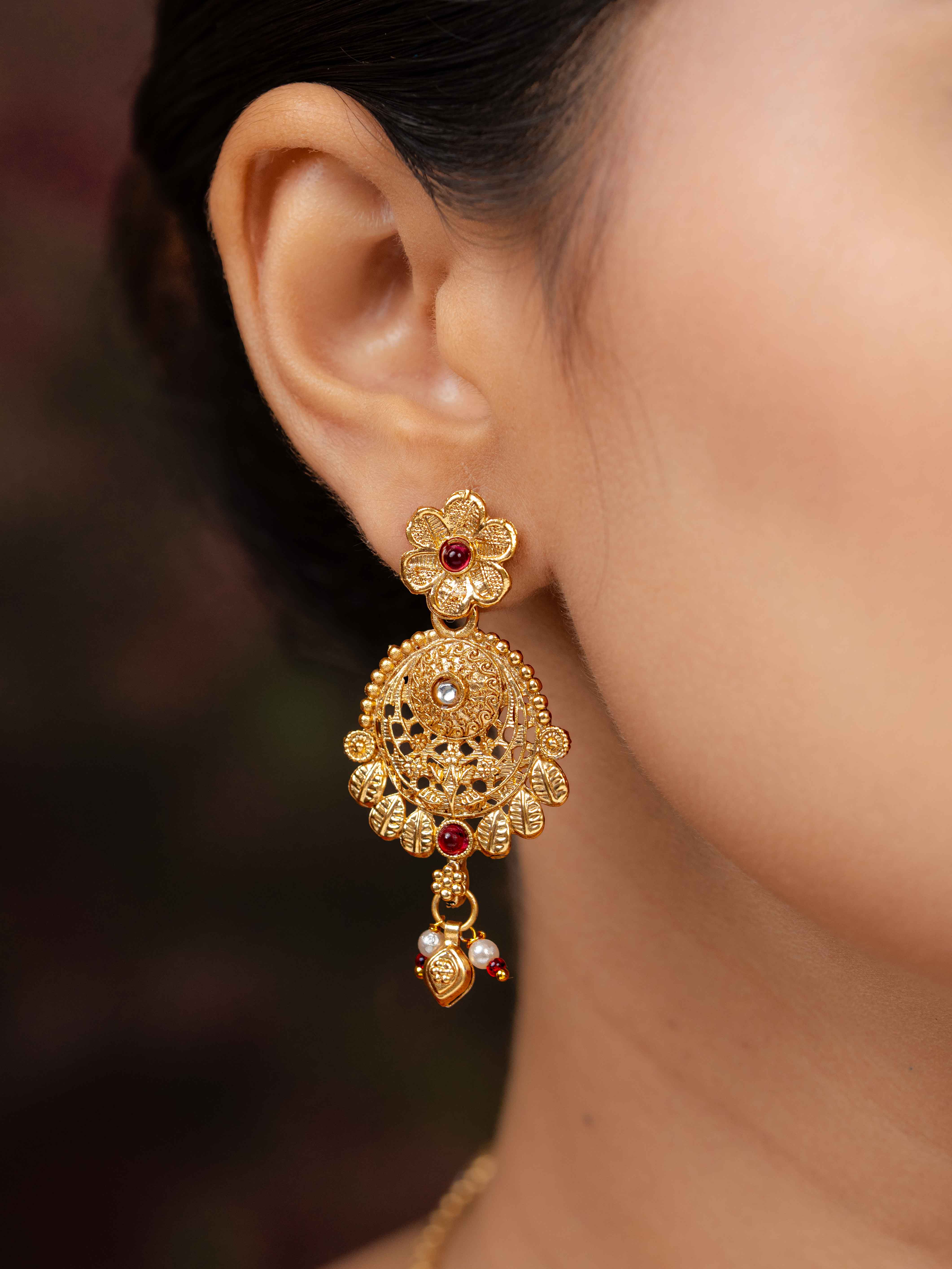 Pranika Necklace Set