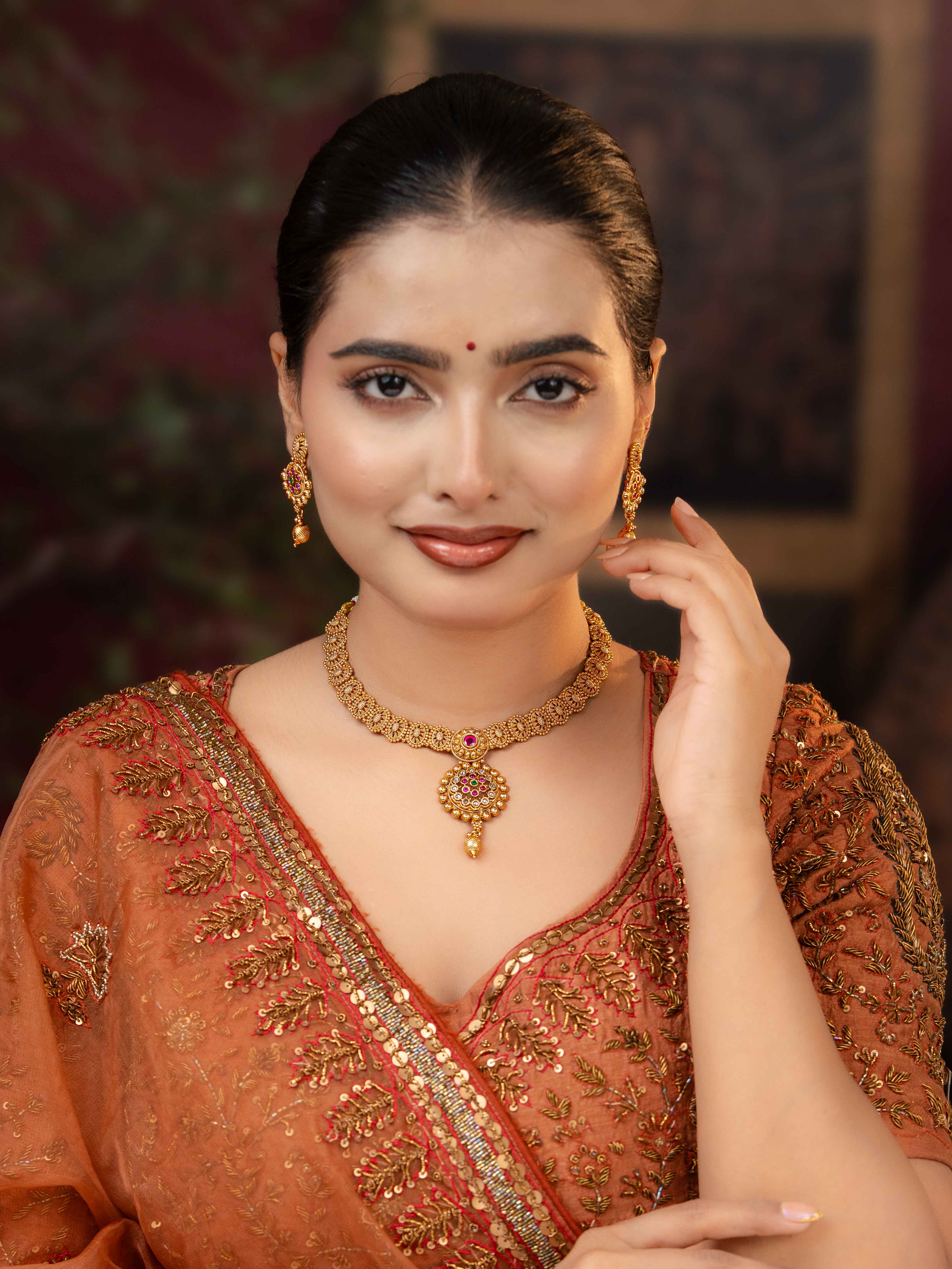 Urvashi Necklace Set
