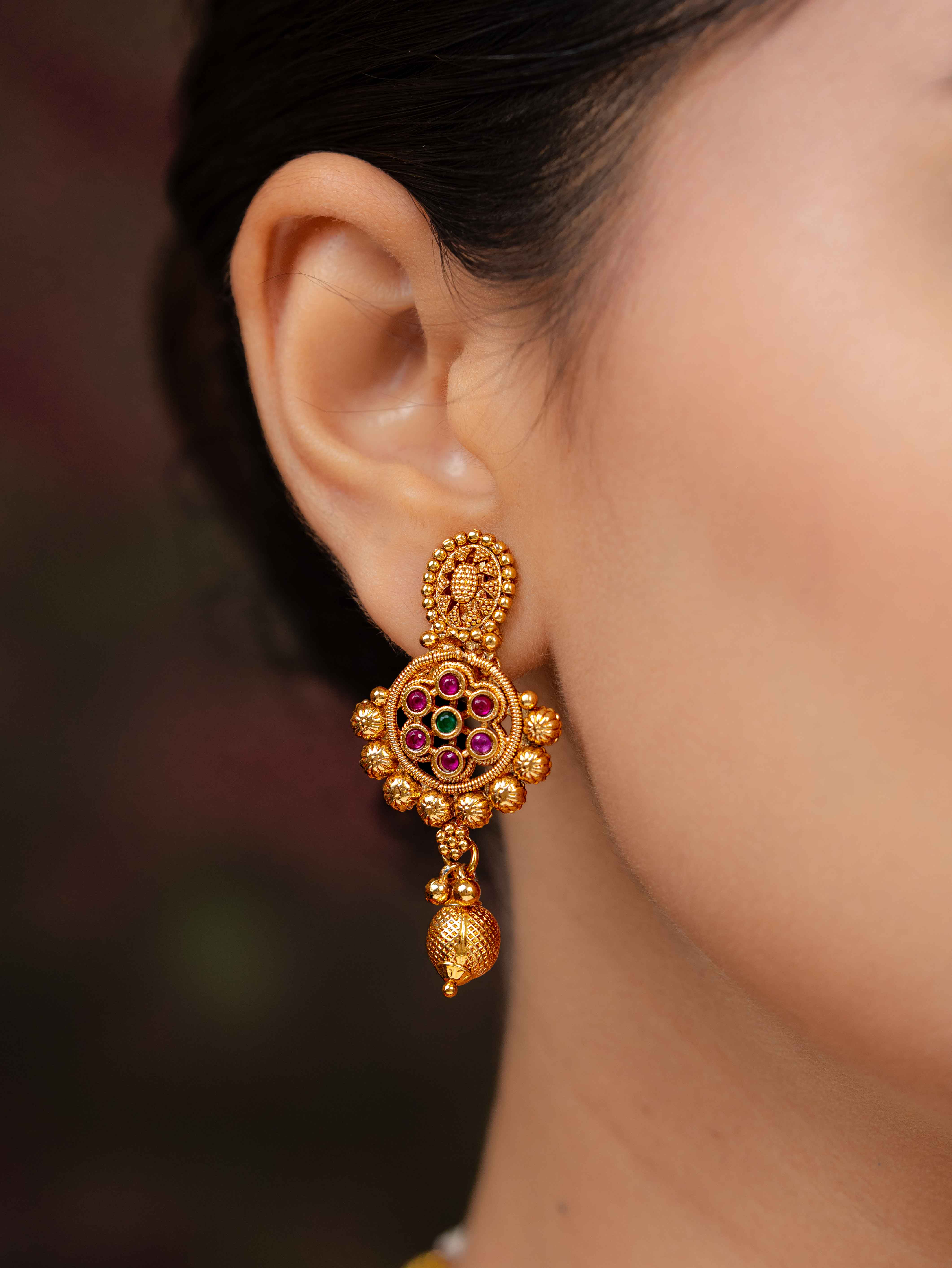 Urvashi Necklace Set