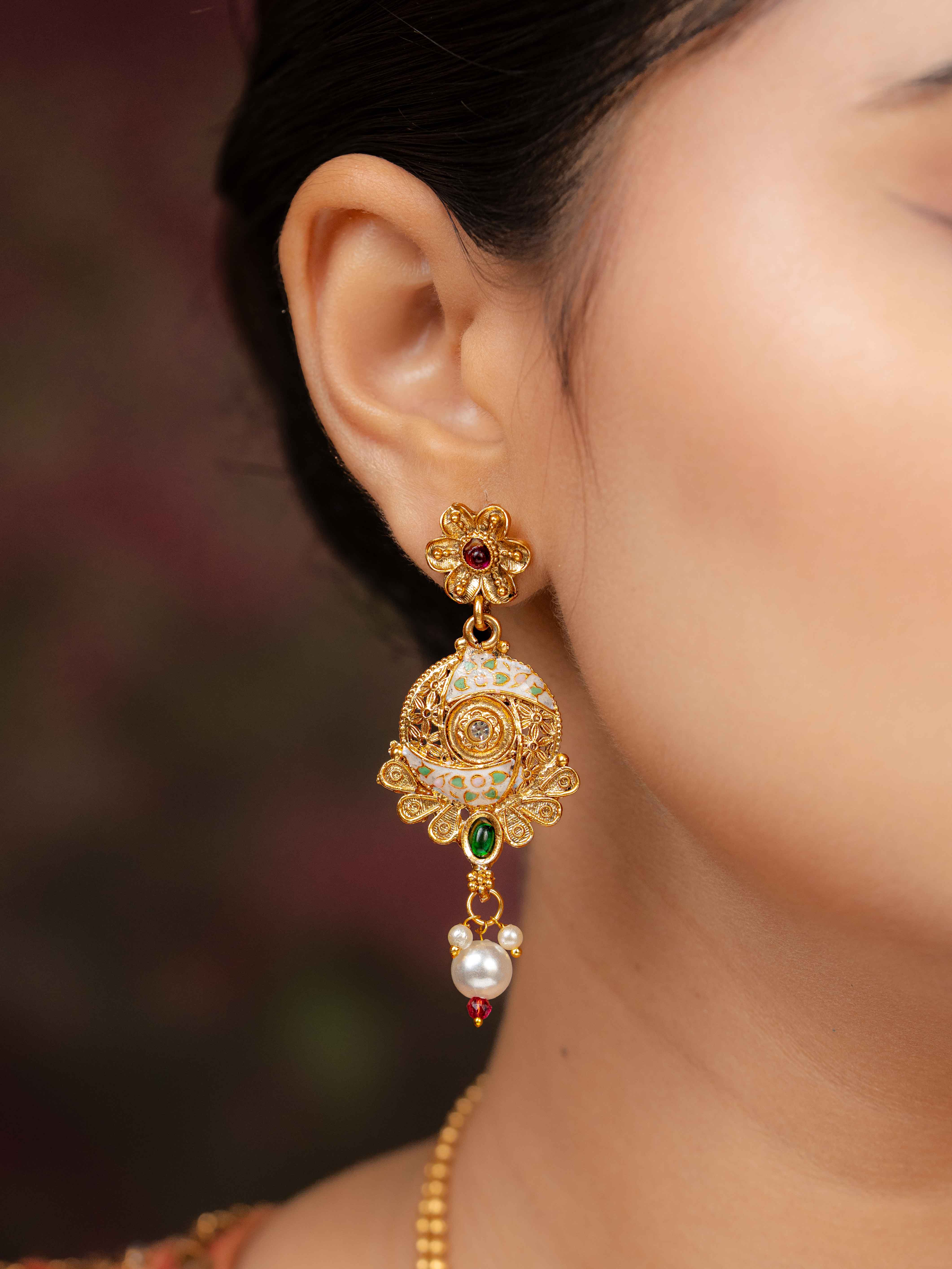 Eshita Necklace Set