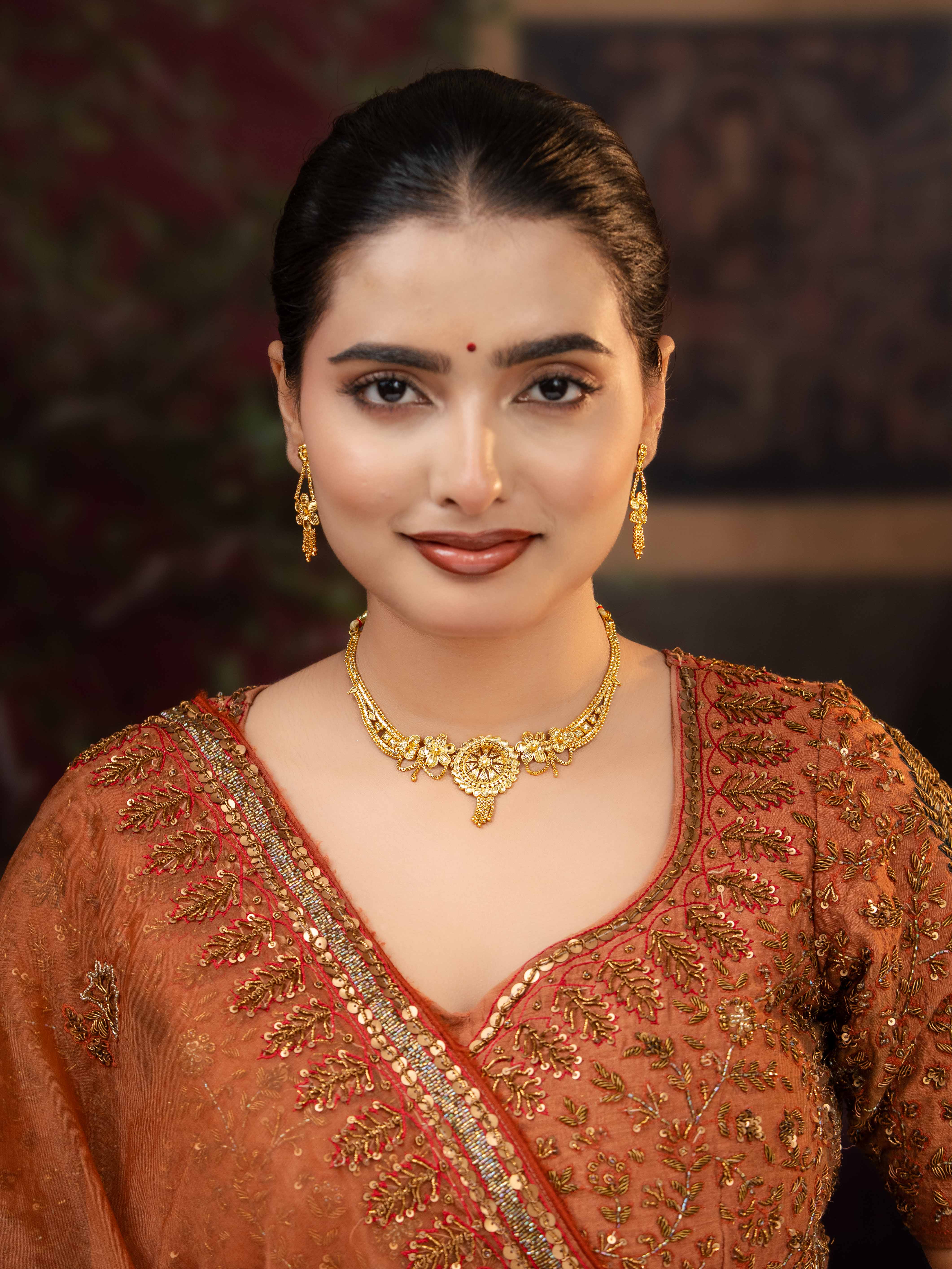 yogita Short Gold Necklace Set