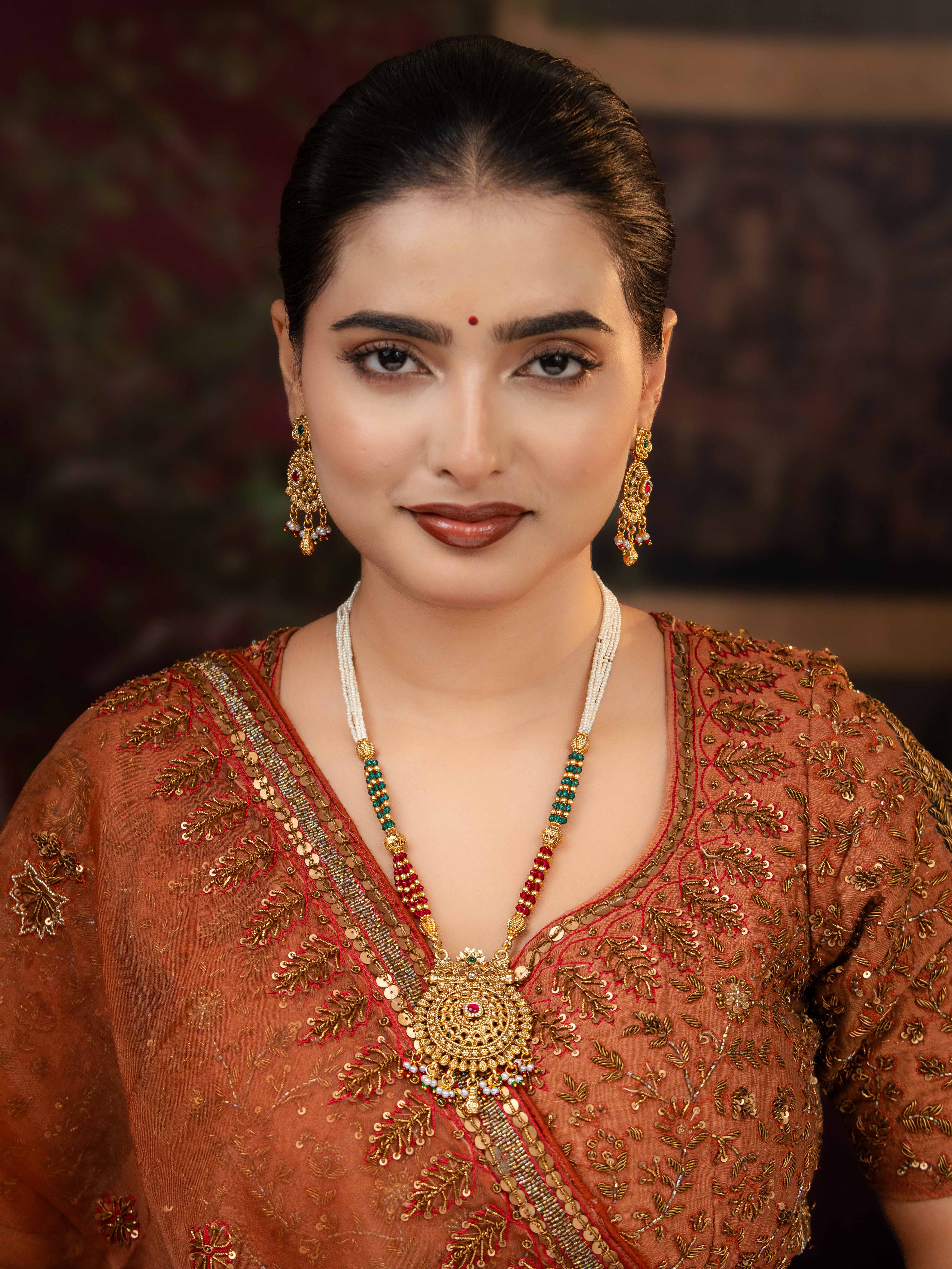 Manshi necklace set
