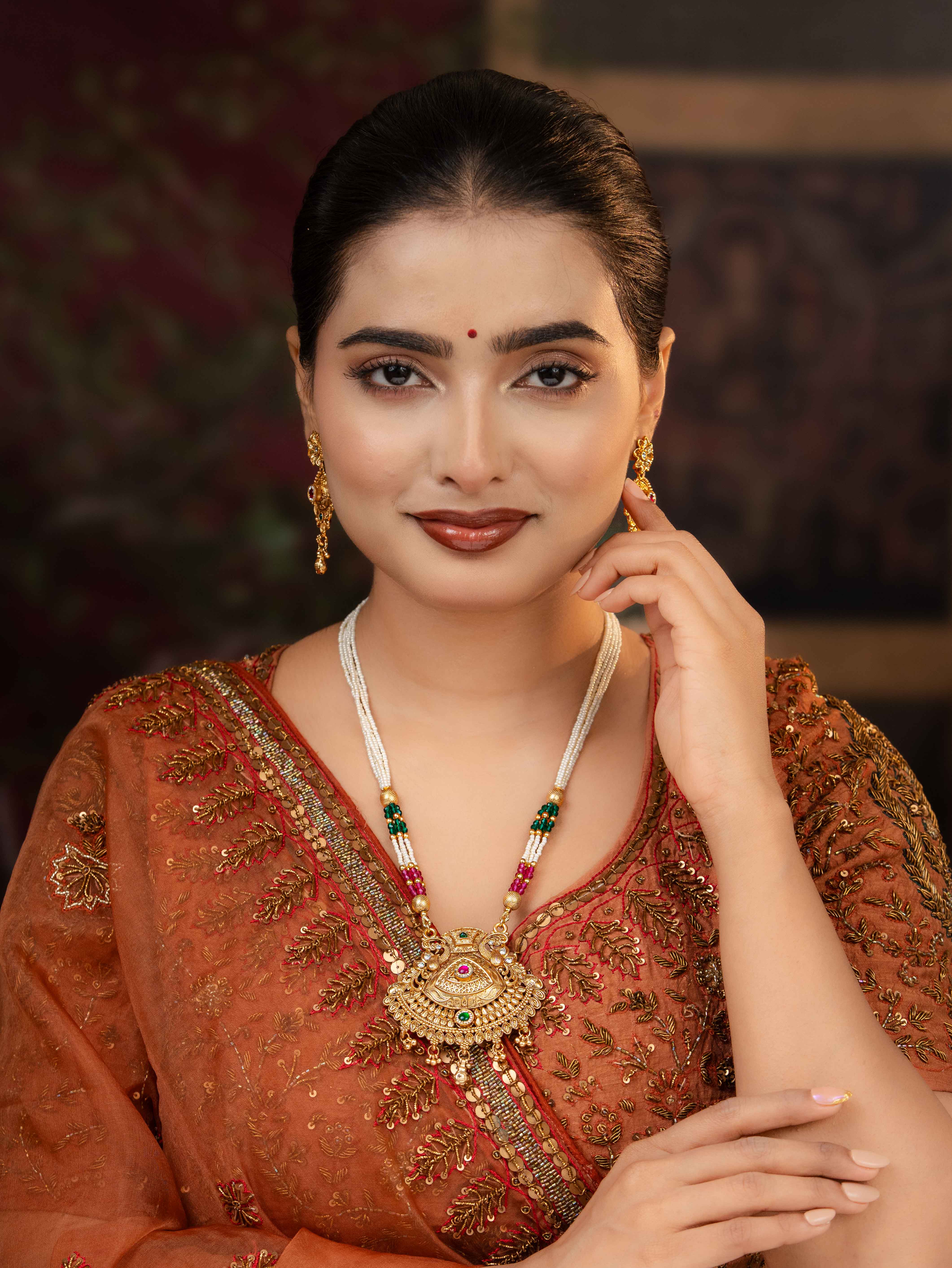 Qirana Necklace Set