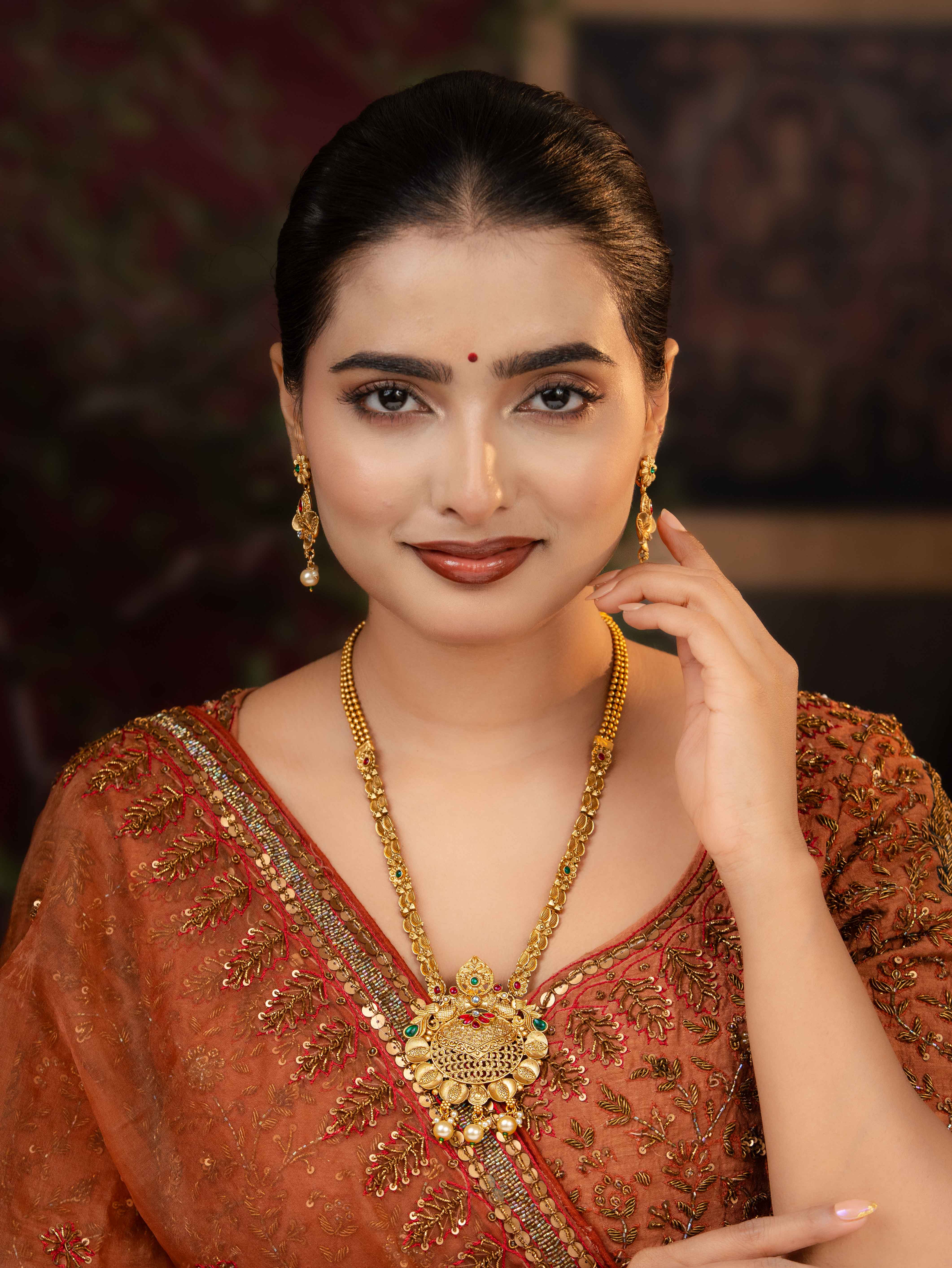 Dhaneshwari Necklace Set