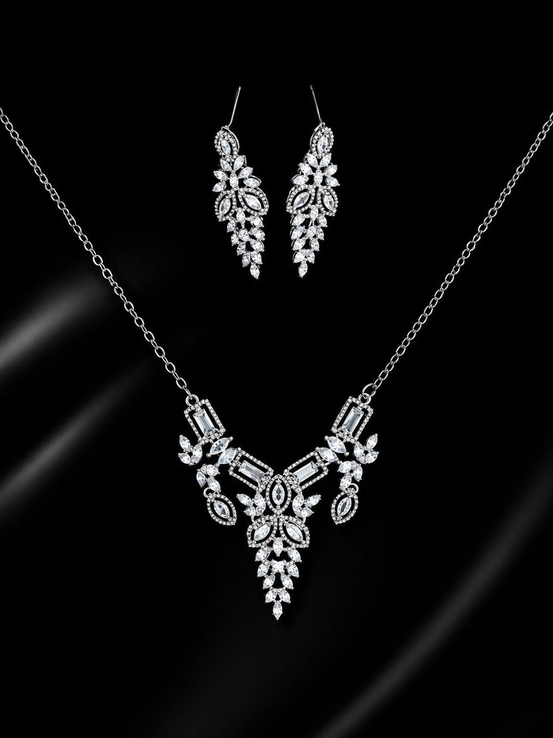 Nia Silver Necklace Set