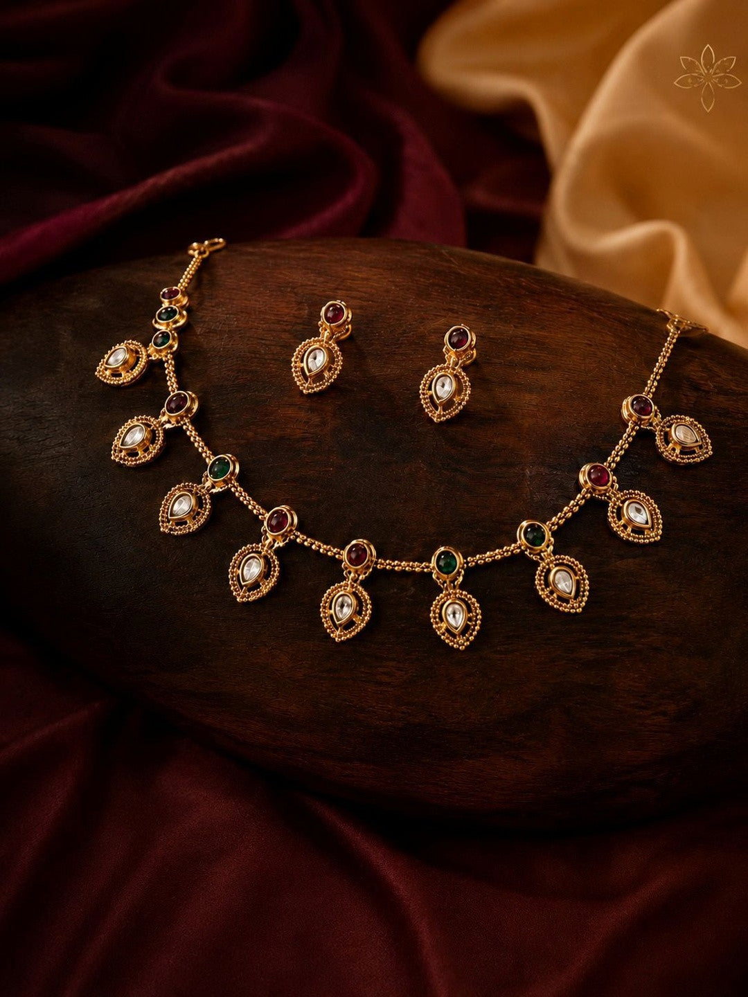 Varnisha Necklace Set
