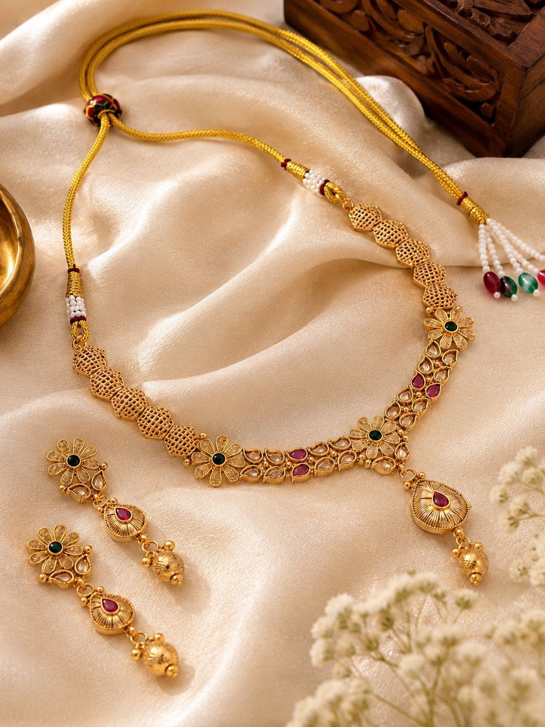 Eshwari Necklace Set